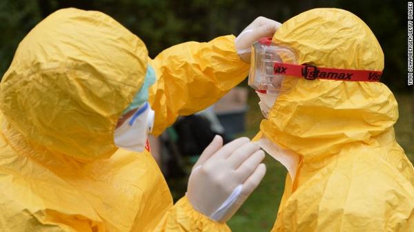 cnni's tweet image. #Ebola cases could soar to 10,000 a week, says the World Health Organization: cnn.it/1sPnMOL