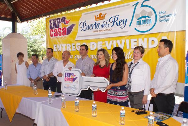 CanadeviSonora1's tweet photo. #entregadevivienda #expocasa @sonoracanadevi 2014 FELICIDADES @ryanezn @MileniumConstru @rsanchez_c @jfabusaid http://t.co/OFCCEU2bzD