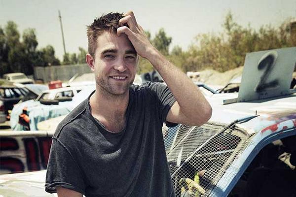 fans_robert's tweet photo. i love this smile http://t.co/bdcDy4PuIw