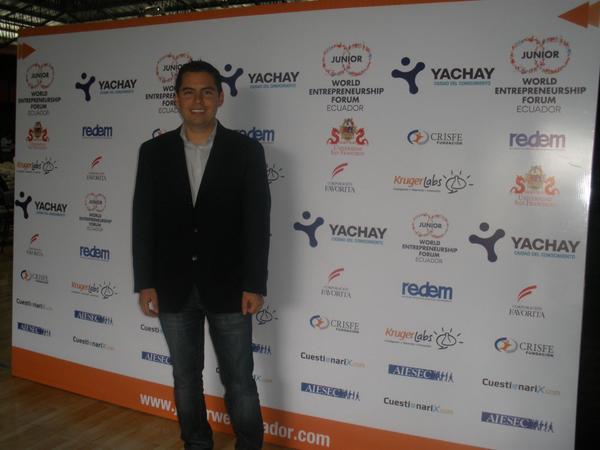 academenetwork's tweet photo. #moogs #jackhernandez @jackhernandeztv Here is a picture of our founder talking to entrepreneurs in #Ecuador http://t.co/JfBIG1i3IR