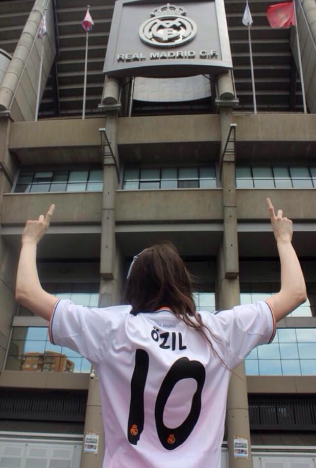 Happy birthday to Mesut Ozil ..  