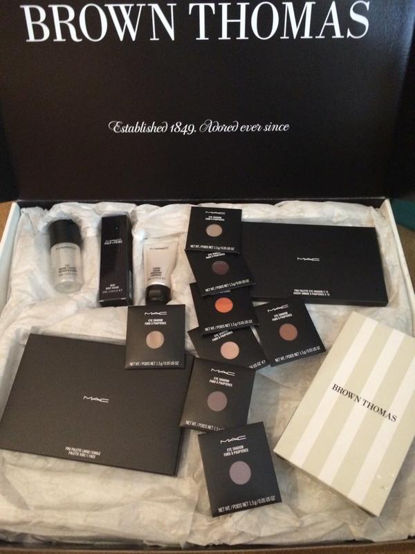 MolloyLisa's tweet image. @brownthomas You shall be the death of me ☺️ #sneakytreats #onlineaddiction #mac #makeup #bblogger #research