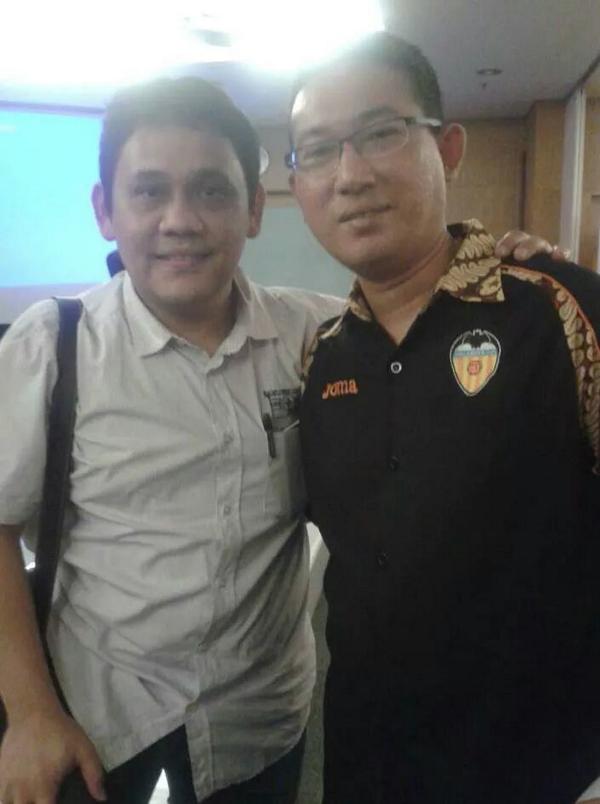 shy5h4rk's tweet photo. '@Valencia_INA #SelfieVCF semi batik @valenciacf bersama Bang @weshley di acara launching @LigaBBVA di @OfficialRCTI. http://t.co/SrLvxlzakj