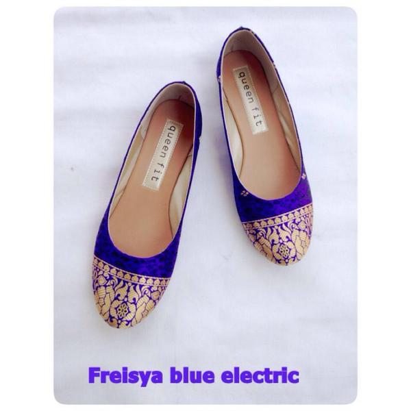 QueenFItShoes's tweet photo. Freisy Blue Electric is coming out again now!! #queenfitshoes http://t.co/sYaJ9UDEYr