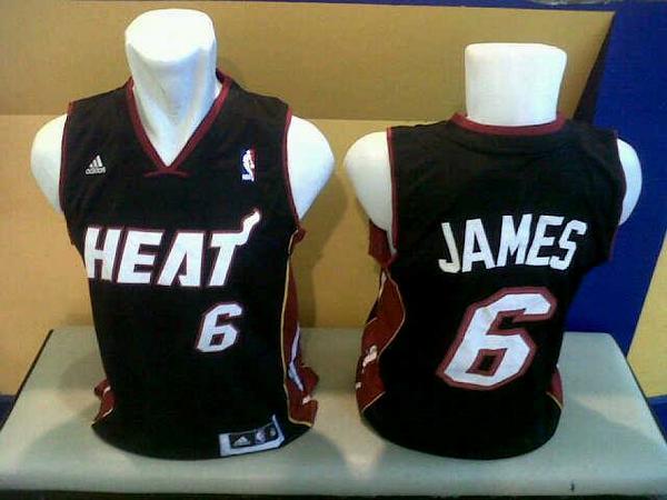 GaleriBasket's tweet photo. Jersey Revo Heat Hitam #6 James | Size M L XL | Price 135K | SMS/WA 0856 0190 5550 | BB 26e7e083 http://t.co/nvZAUOTaBf