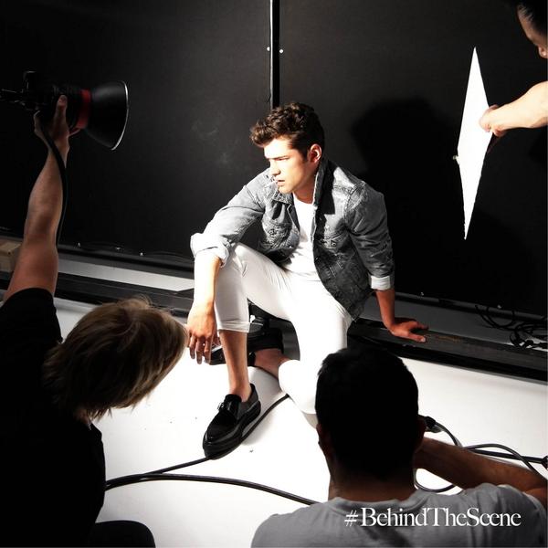 Mag_Antidote's tweet photo. Welcome behind the scene of «The #NightIssue » with @Seanopry55 and @MiguelReveriego. http://t.co/YqzXRhEN7c