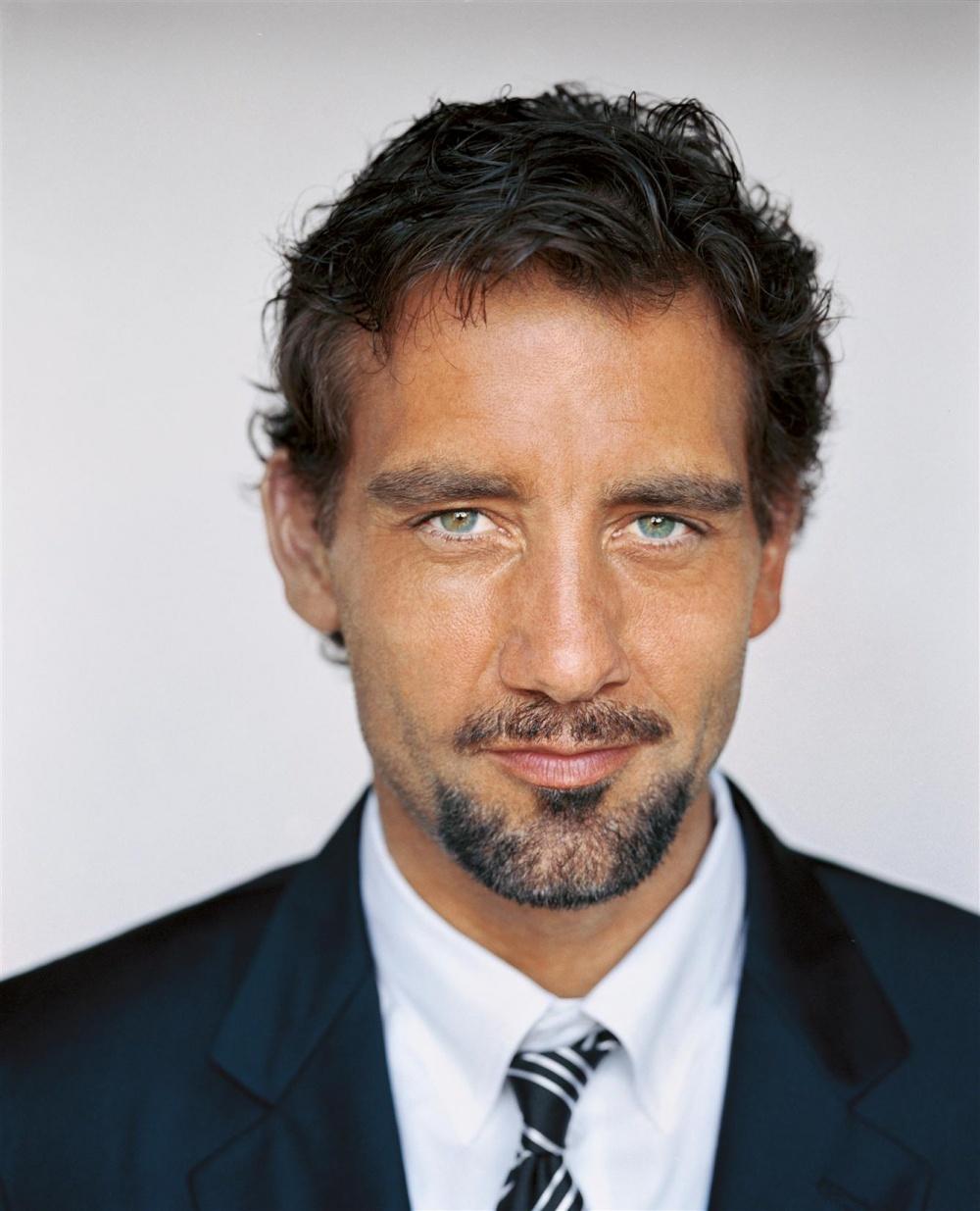 Hoy felicitamos por sus 50 años a otro atractivo actor que la Gran Bretaña nos ha regalado.Happy Birthday,Clive Owen! 