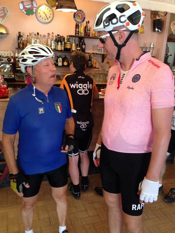 seanroyce1's tweet image. Just at the foot of the mountains. Check the 78 yr old Italian telling us how to do it - &amp;amp; the old man in blue too!