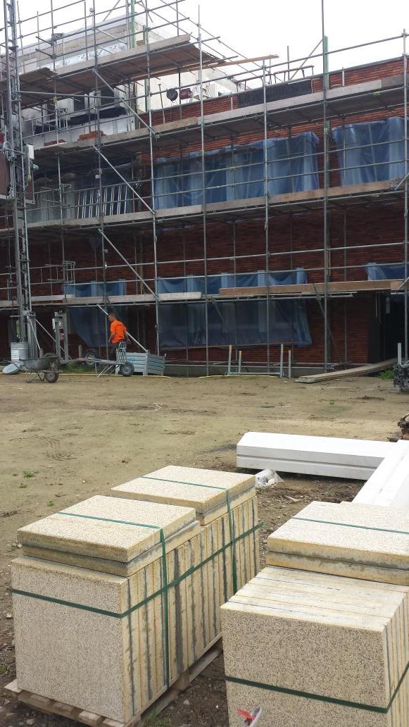 Rooflogix's tweet image. Ook voor tegels met luxe deklaag kunt u bij #rooflogix terecht. #tegeldrager tbv #PVC #dak