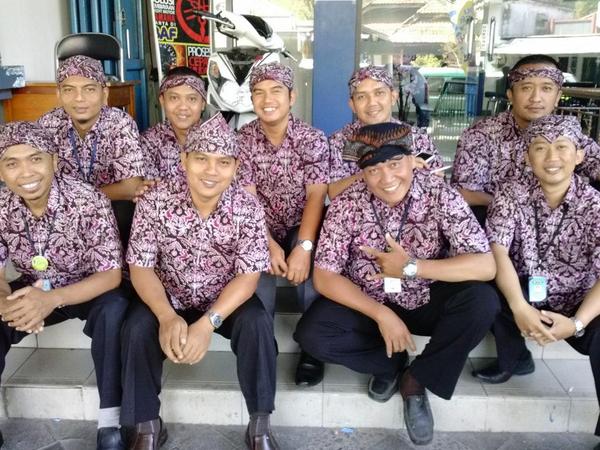khumaedisy's tweet photo. Para Dalang dan 2 Sinden_NYA http://t.co/aYqaDgFwGQ