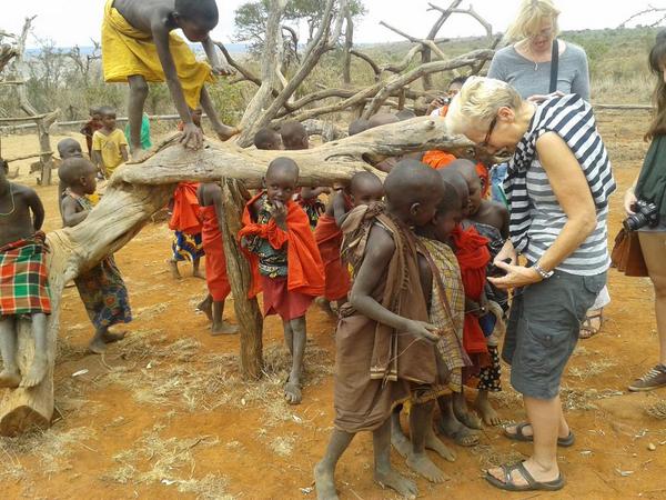 MagicalKenyaUK's tweet image. The UK #MKTE group arrived in #Kenya this morning &amp;amp; are already making friends! #OlMalo #Laikipia