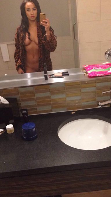 Selfie 😊 http://t.co/vuSvtDXa1z<a href="/tag/assmasterpiece"class="tags"><span>#assmasterpiece</span></a>