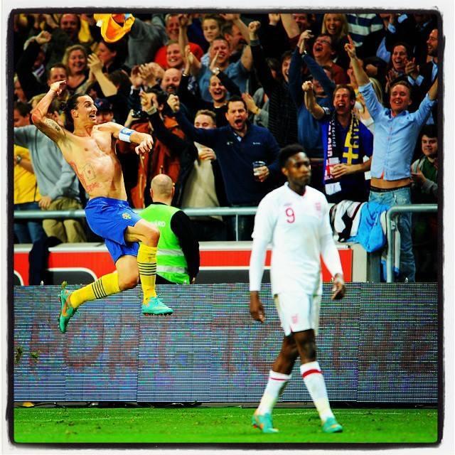 Happy Birthday  (33)! Congratulate the 2013 FIFA award winne...  