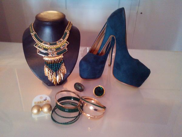 modacomp_genova's tweet photo. Tonos verdes http://t.co/rHi4mJXP94