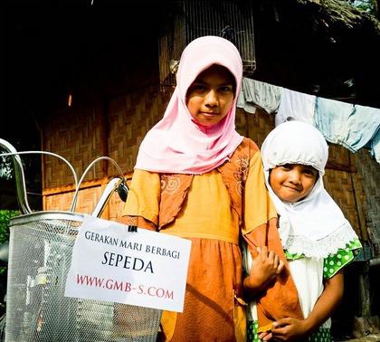 kitabisacom's tweet photo. 6. Lalu, apa yang kita lakukan untuk menolong mereka? Yuk, patungan beli sepeda untuk mereka. #BagiSepeda http://t.co/jD7qizrq2n