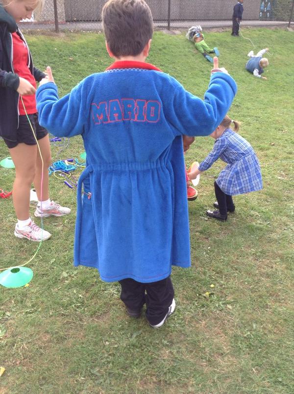SBTchaplaincy's tweet photo. #stmarys #bigsillyshare #sillyclothes #CAFOD http://t.co/3YY62NDOmt