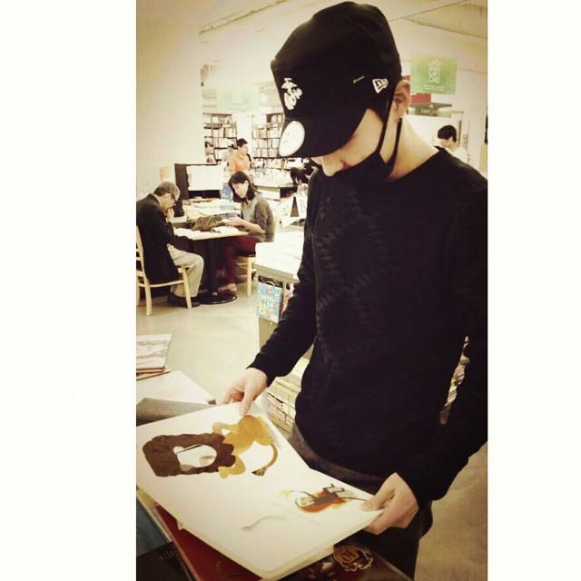 The House Of Exo Pic Exo S Manager Cho Ahreum Ig Update Ft Xiumin Dudung Super Concentrated Http T Co Omozmxfkcw Http T Co Cv3io1tdsm Twitter
