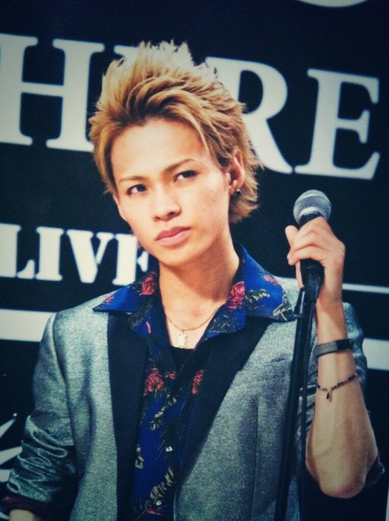 Happy birthday tatsuya ueda !!!
I love yooooooooou   