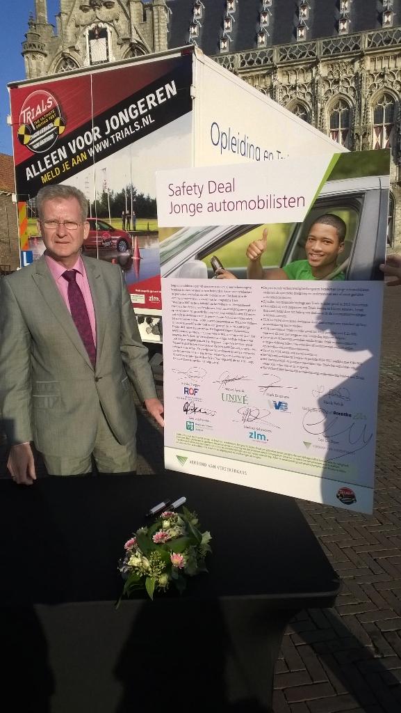KeesvanBeveren's tweet photo. In samenwerking met ZLM: Trials voor jonge automobilisten, waardoor ze ong.25% minder betrokken zijn bij ongevallen. http://t.co/DvAuWzLQbl
