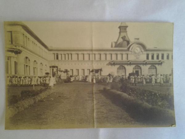 Asilo Unsué. Es una postal vieja encontrada en casa, desconozco fecha