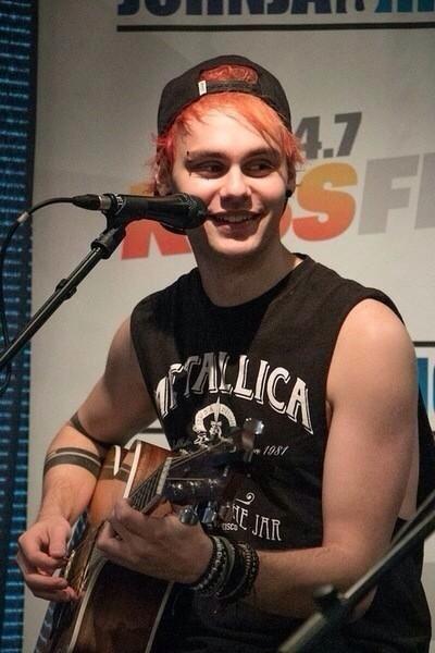 fukbands's tweet photo. There's the cinnamon apple. http://t.co/esbgRVg8nF