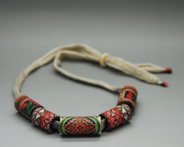 Alfarvigo's tweet photo. Collar de Monm
Vigo.

Cartón reciclado y Papel. http://t.co/PnvqZl2E2J http://t.co/IKoTNBmoMz