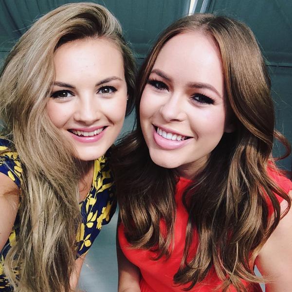Niomi Smart Yesterday Tanyaburr Was Teaching Me How To Take Selfies Http T Co Saun2cmvzm