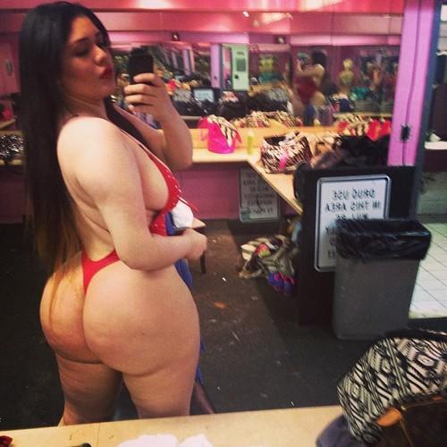 pacmanjoness's tweet photo. Most Latina strippers be all natural 👅 http://t.co/oHj1u775PX
