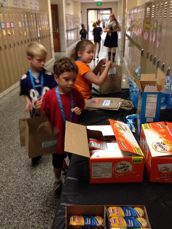 lmolofsky's tweet photo. 2nd graders showing kindness @Hillcrest_BCPS http://t.co/7a5T3tAhMp