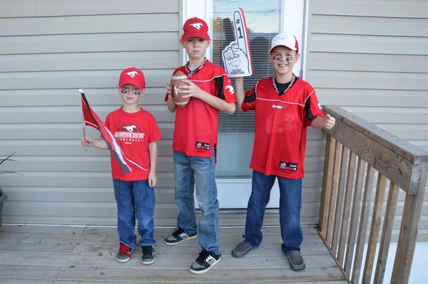 Robbiegirl8's tweet photo. @calstampeders    How the McDonald boys roll on Rider Pride Day at school!  Dinsmore, SK http://t.co/LgtJDDtWZW