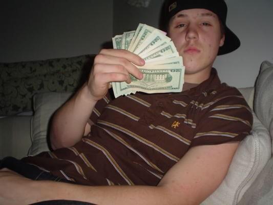 BasedconCpress's tweet photo. Mr. P looks way richer and better since Edna is moving into the small house #TheAwake32 #cashout http://t.co/Tq0ADHDiLO