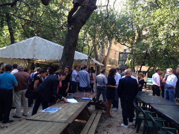 slavit_urbat's tweet photo. @urbatimmobilier Lancement du Carré Saint Jean #Toulon merci aux participants ! Superbe résidence de 33 logements http://t.co/6M7FNqAOCe