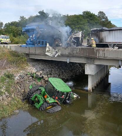 TractorPictures's tweet photo. Don't text and drive! #oops #bossgonnakillme http://t.co/xyu1GbX8vG