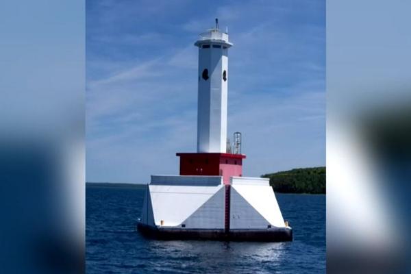The Round Island Passage #Lighthouse went to an anonymous bid for $65,000 in an auction: bit.ly/1r8UYLf