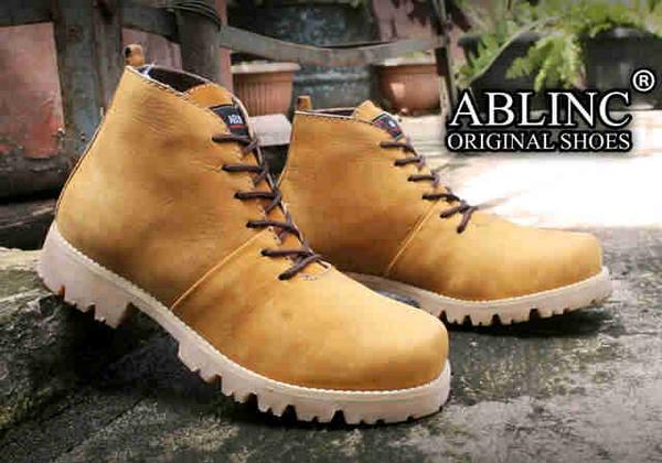 SepatuOnlenID's tweet photo. Ablinc megatron size 40-44 idr 225 minat order pin 32A06294 http://t.co/FfVxFlbTwb