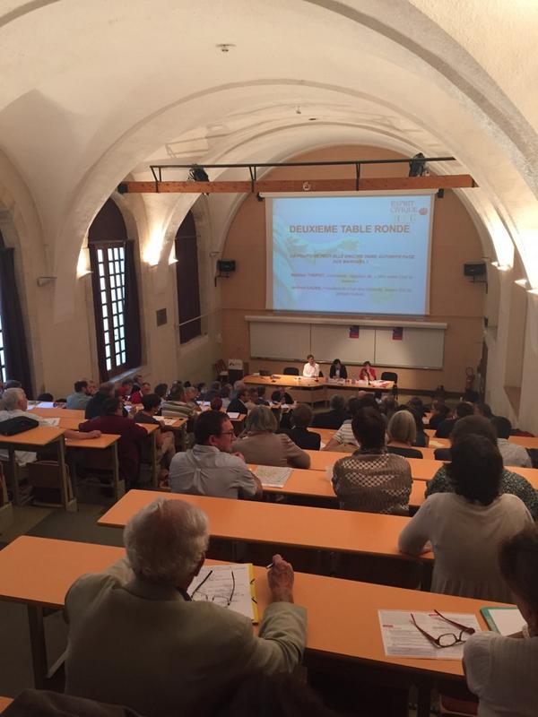 Espritcivique's tweet photo. Passionnante table ronde "La politique peut-elle encore faire autorité face aux marchés?" @MathiasThepot @jeromecazes http://t.co/EX40ZO46XZ
