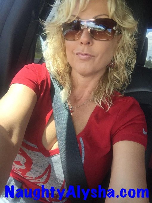 Nawlins bound! GOOOO BUCS!!!!! http://t.co/kKVvWuoo3u<a href="/tag/favebuc"class="tags"><span>#favebuc</span></a>