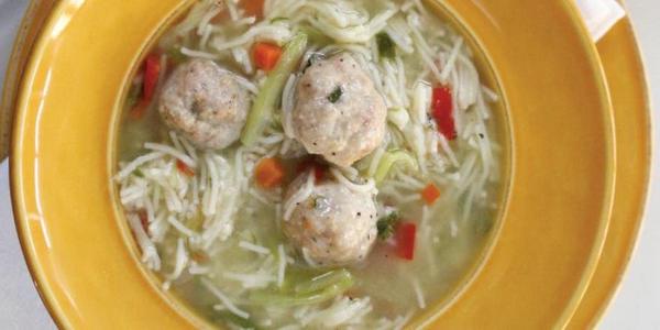 PenguinRandomCA's tweet image. Wish I was having this turkey meatball soup from @Soup_Sisters new cookbook for lunch! ow.ly/Cfo4C