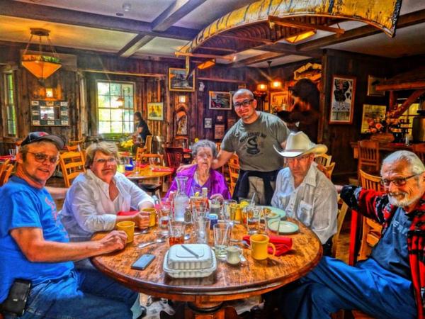 wprbbb's tweet photo. Family in #Idaho http://t.co/NvV0tggWIx