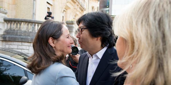 leLab_E1's tweet photo. Jean-Vincent Placé : "Je suis fan de Ségolène Royal, j'assume" http://t.co/RYQYLP78wN http://t.co/SDhJYx4GIu
