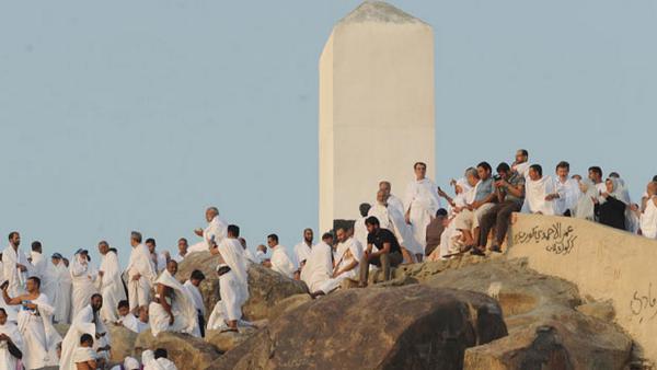 NTANewsNow's tweet photo. Millions of Muslims around the World converge on the plain of Arafat in Saudi Arabia to observe Friday as Arafat Day http://t.co/LtzF94Tq5p