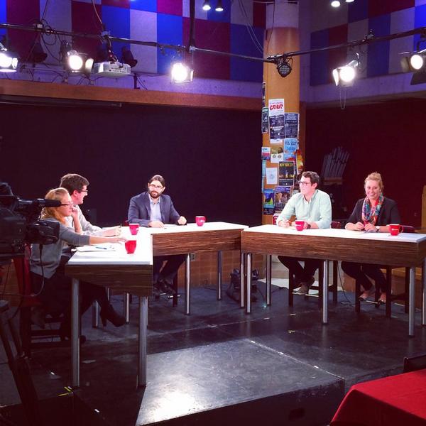 Carrefourfranco's tweet image. Le débat télévisé #Ripostes est commencé! Tournage de 13h à 15h à l'Agora. Diffusion le 10 oct. à TV Rogers dès 20h30