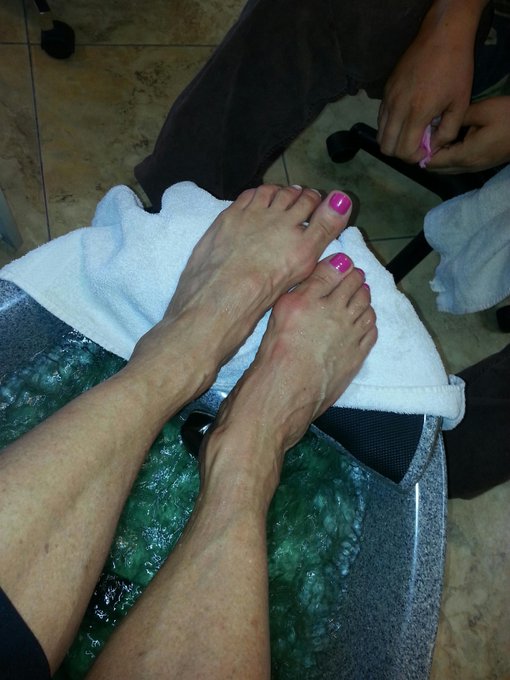 TGIF..pamperday for the #toes practicing for http://t.co/zJq3EgGYSn http://t.co/2rRM6FhzEp<a href="/tag/toes"class="tags">#toes</a>
