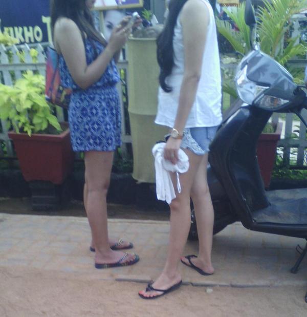 BolshoyBooze's tweet photo. Sexy legs #Goa #Emo #MissingThemBoth http://t.co/FHrLmcx2Uu