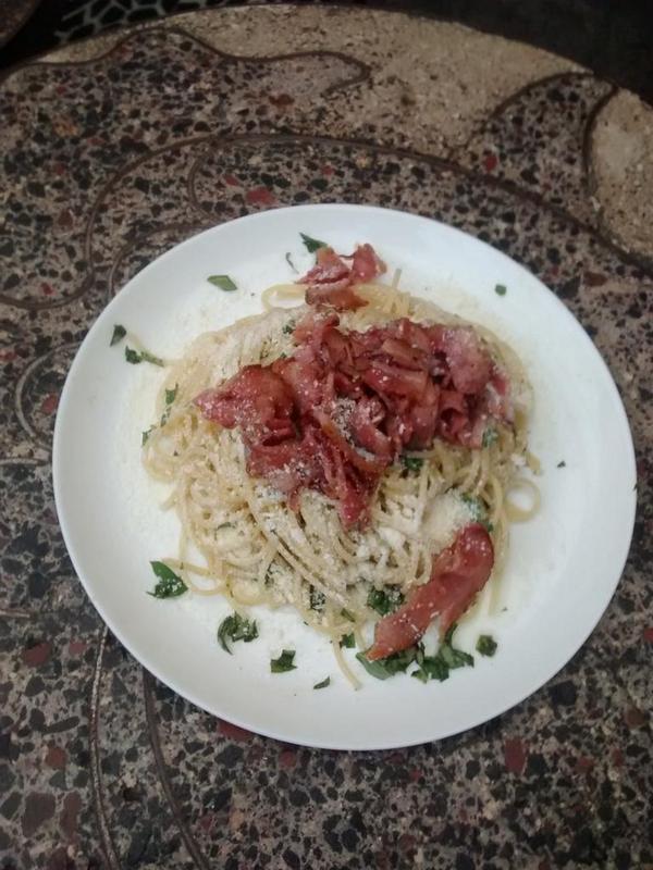 La especialidad de hoy, pasta carbonara :) buen fin de semana