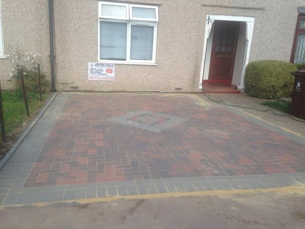 SmartpointLtd's tweet photo. Driveway after http://t.co/JwyYkTLLcH