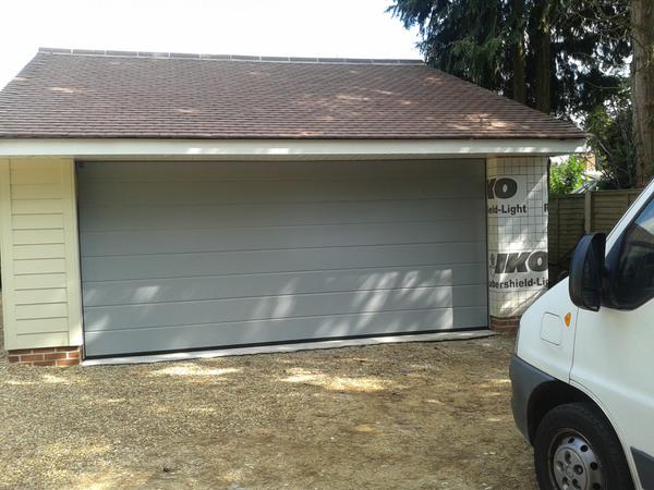 UpOverGarage's tweet image. Another great looking @HormannDoors LPU40 sectional door supplied &amp;amp; fitted near #Ringwood facebook.com/upandovergarag…