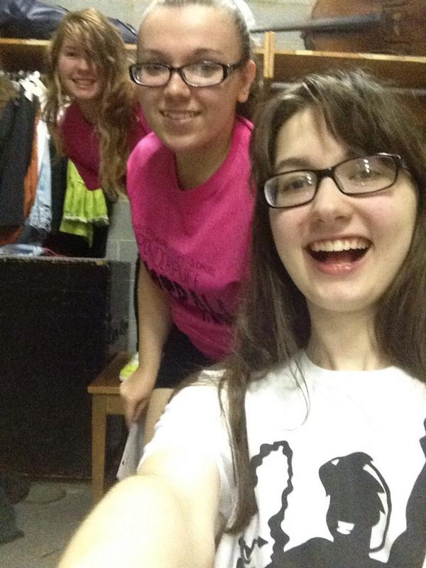 MaryLyszczarz's tweet photo. Hanging out with Emmy, Heather, and Craig in the Senior Room today #craigtheswag @PortholeProd @CraigTheGenie http://t.co/GqJUFArWsj