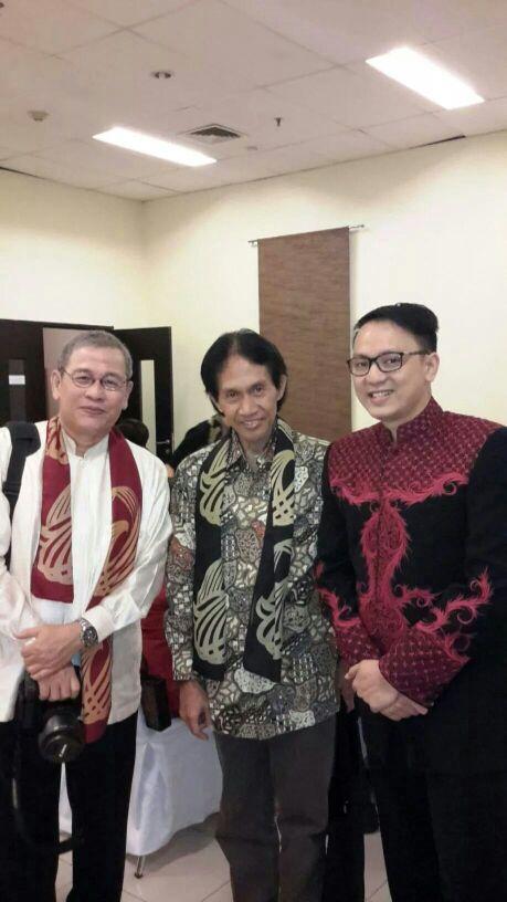 "<a href="/nini_sunny/">Nini Sunny</a>:mantabz..congratz Bang <a href="/RizaldiSiagian/">Grénék</a> semalam dpt penghargaan dr kemendigbud  "