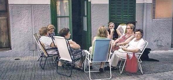 Soy_DePueblo's tweet photo. NADA COMO LAS ABUELAS AL FRESCO.
ESTO SI ES UN GRUPO Y NO LOS DE WHATSAPP. http://t.co/5DdCA0ktdl